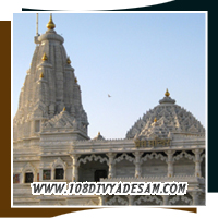 Thiruvaaipadi Divyadesam Sri Navamohana Krishna Perumal Temple blessing with Rukmini and Sathyabama Aayarpadi