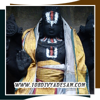 Temple tank and serene surroundings Thirukannamangai pilgrimage