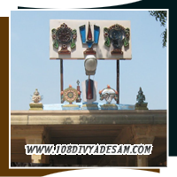 Karunthadankanni Nachiyar sanctum and sculptures at Thirutholaivillimangalam