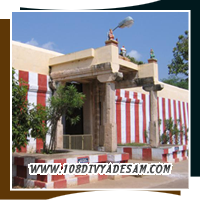 Aravindalochanar seated deity at Irattai Tiruppathi Twin Temples