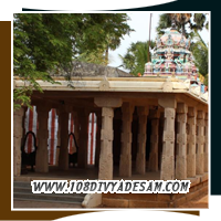 Main sanctum of Sri Vaitha Maa Nidhi Perumal with Kolurvalli Nachiyar and Kumudhavalli Thayar at Thirukkolur